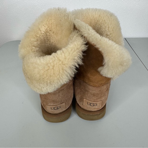 Ugg Classic Bailey Boots with Buttons Size 7 - Picture 3 of 6